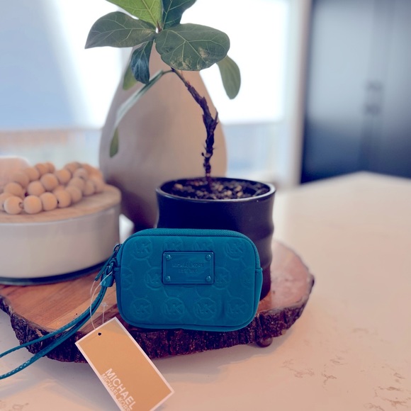 MICHAEL KORS Neoprene Teal Wristlet/ Purse - Picture 1 of 5